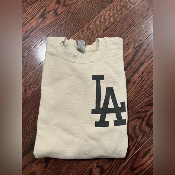 Unisex Large Gildan crewneck (fits like a medium) - Picture 4 of 4